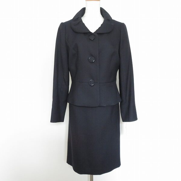 綺麗さも感じられる 銀座マギーのワンピーススーツを買取しました！