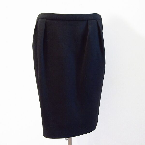 おしゃれで様になる アクリスのスカートを買取しました