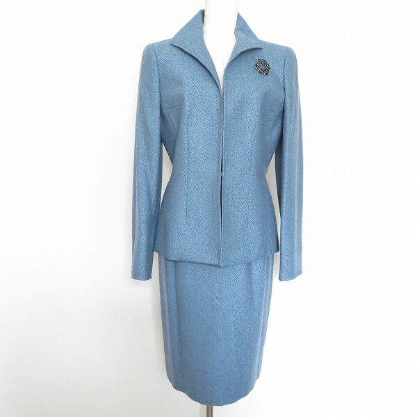 水色×グレーの落ち着く色合い 銀座マギーのセットアップを買取しました