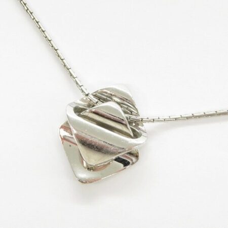 使わないアクセサリーはリサイクルしませんか？ジバンシイのネックレスを買取いたしました