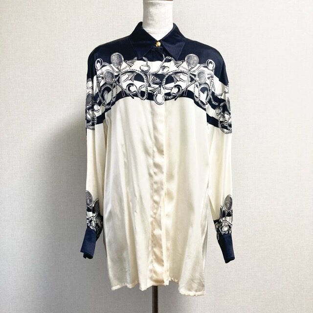 【エスカーダ】レアすぎる！スポーツアイテム柄のブラウスを買取しました！