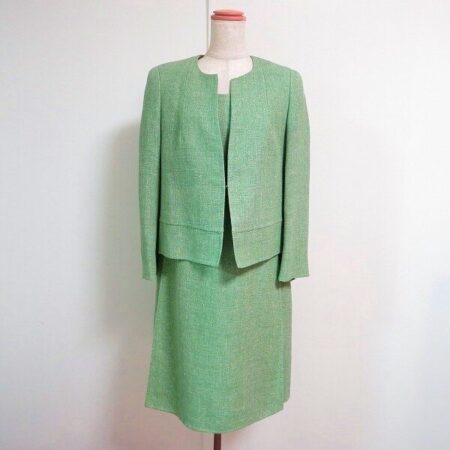 若草色でしなやか女性になれる アクリスのツーピースを買取しました