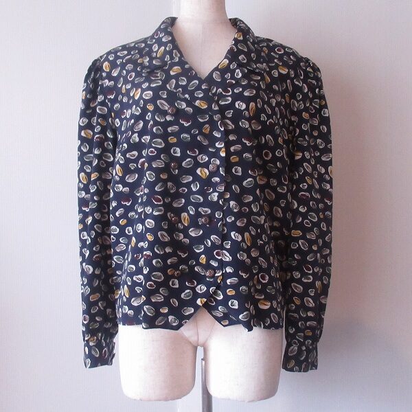レリアンのブラウスを買取しました！紺と柄がいい感じ