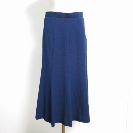綺麗なネイビーブルーが印象的 三年坂のスカートを買取しました