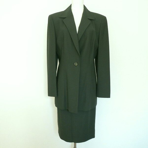 バリーのスーツを出張買取ご利用のお客様より買取しました！濃い緑が上品
