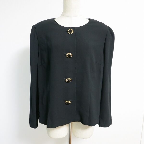 レリアンのジャケットを買取しました！眩しいボタンもポイント