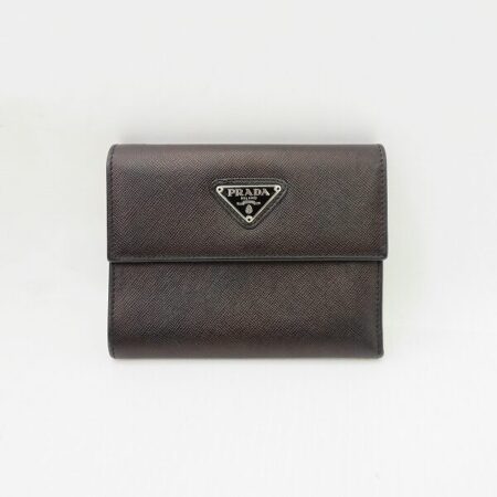 ユニセックスで使えて嬉しい！プラダの三つ折り財布を買取しました