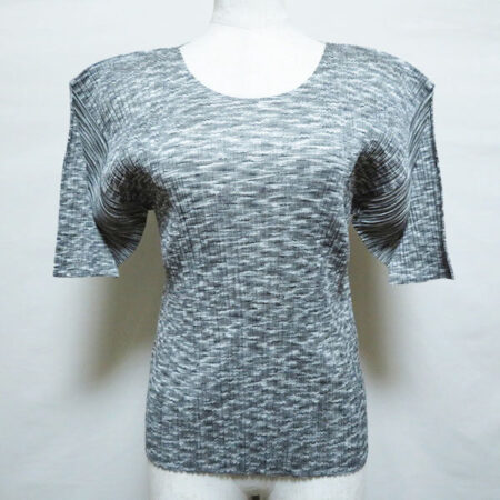 プリーツプリーズ のカットソーを買取しました！タイトなデザインのが嬉しい