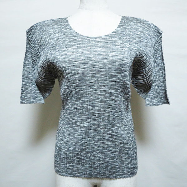 プリーツプリーズ のカットソーを買取しました！タイトなデザインのが嬉しい