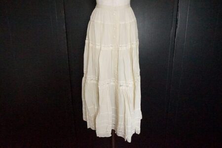 ピンクハウスのスカートを買取しました！クリーム×ロング丈が嬉しい