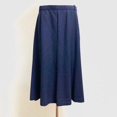長さと色合いのバランスも見事 レリアンの紺色スカートを買取しました