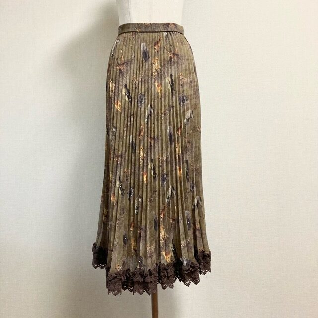 伊太利屋のスカートを買取しました！ラメとレースも入って煌びやかに