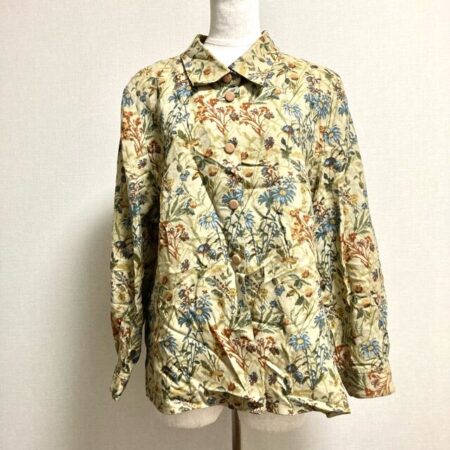 レリアンのシャツを買取しました！ベージュと花が見事なハーモニー