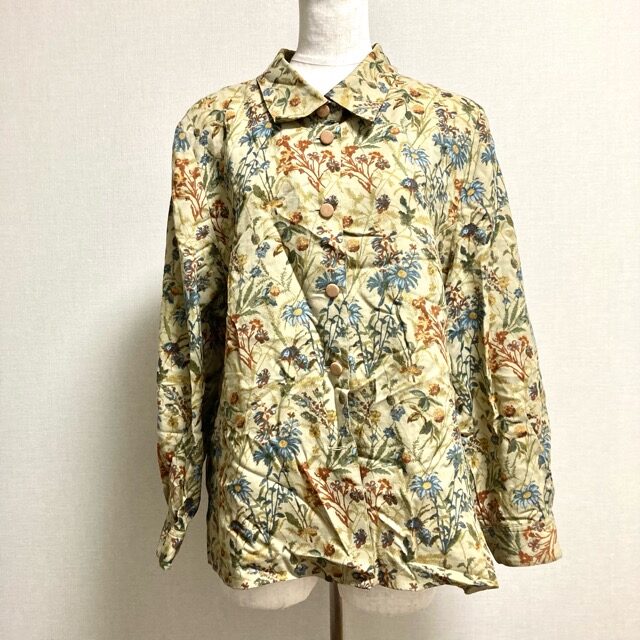 レリアンのシャツを買取しました!ベージュと花が見事なハーモニー