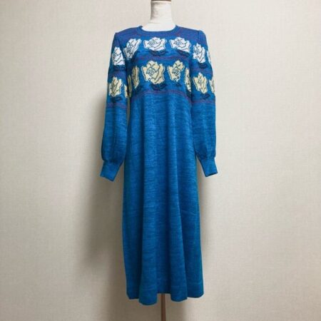 斉藤都世子のワンピースを買取しました！青色が綺麗