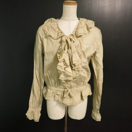 ピンクハウスのブラウスを買取しました！ベージュ×フリルで落ち着きがある