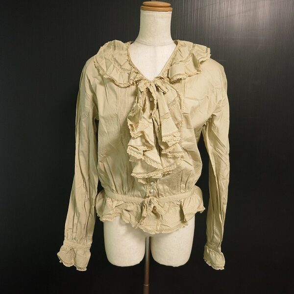 ピンクハウスのブラウスを買取しました！ベージュ×フリルで落ち着きがある