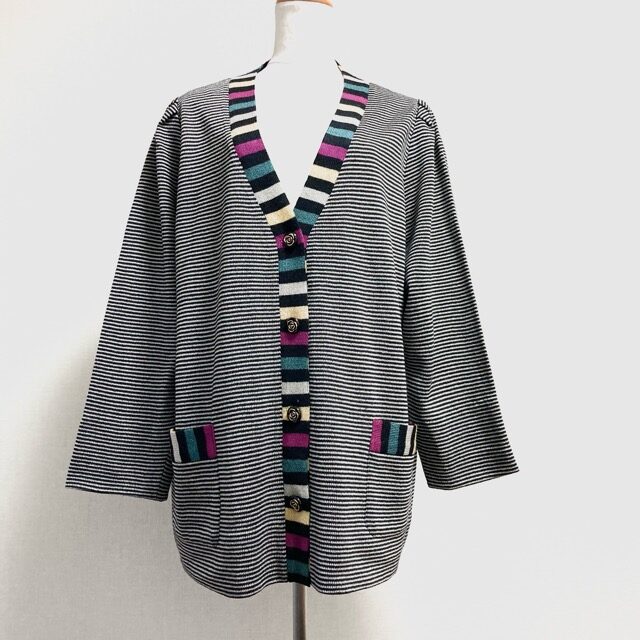 【お買取】ディープな色合いのボーダーに目が行く|斉藤都世子のカーディガン