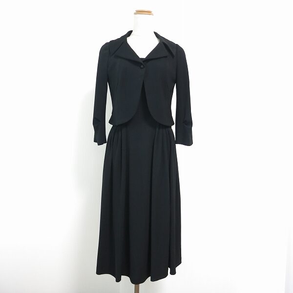 しっかりまとまるシビラのワンピーススーツを買取しました