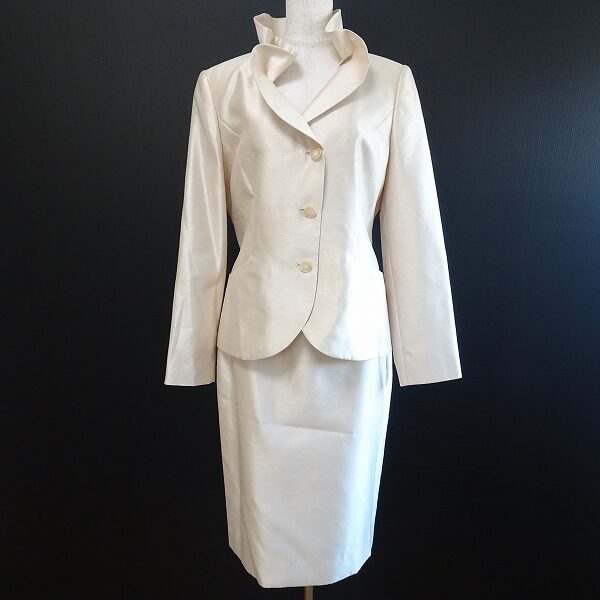 ゴールドの艶感が上質なハナエモリのセットアップを買取しました