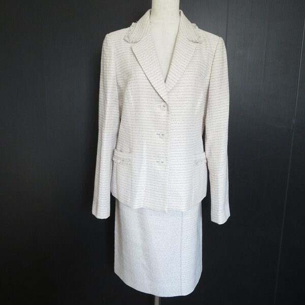 ハナエモリのスカートスーツを買取しました！薄ピンクが上品