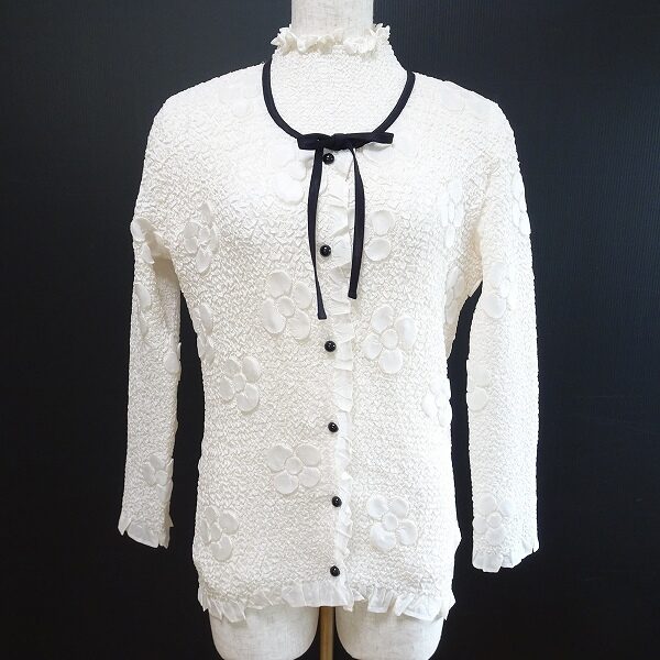 伸縮性があるのも嬉しい ユキコハナイのアンサンブルを買取しました