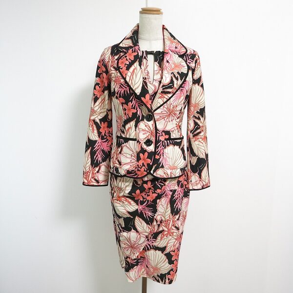 盛大な花柄に目が行く レジーナロマンティコのお洋服を買取しました