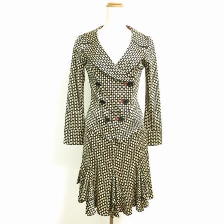 タイトなのに可愛らしさもある！ReginaRomantico スカートスーツを買取しました