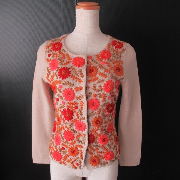 シビラカーディガンを買取しました！ベージュと華やか刺繍がマッチ