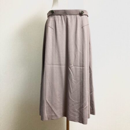 レリアンのベージュスカートを買取しました｜持っていて困ることはない