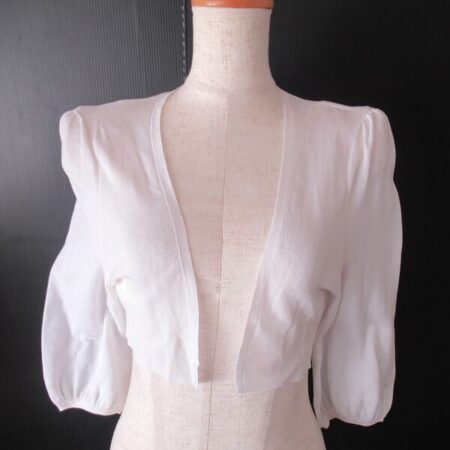 クロップド丈でスッキリ決まる フォクシーのカーディガンを買取しました