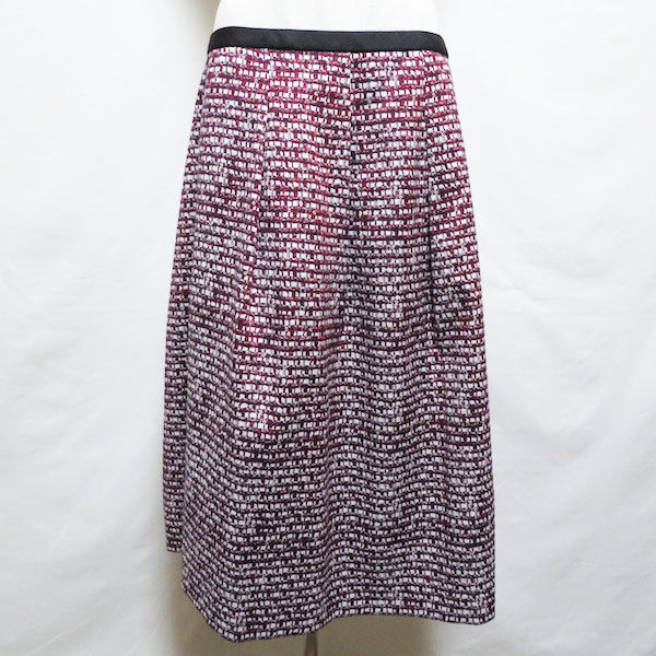 赤 白 紺のバランスがいい ネミカのスカートを買取しました