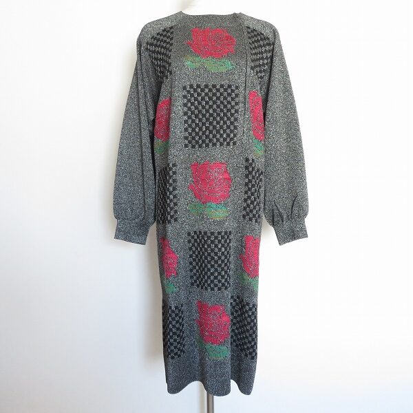 斉藤都世子のワンピースを買取しました!黒とラメで煌びやかに