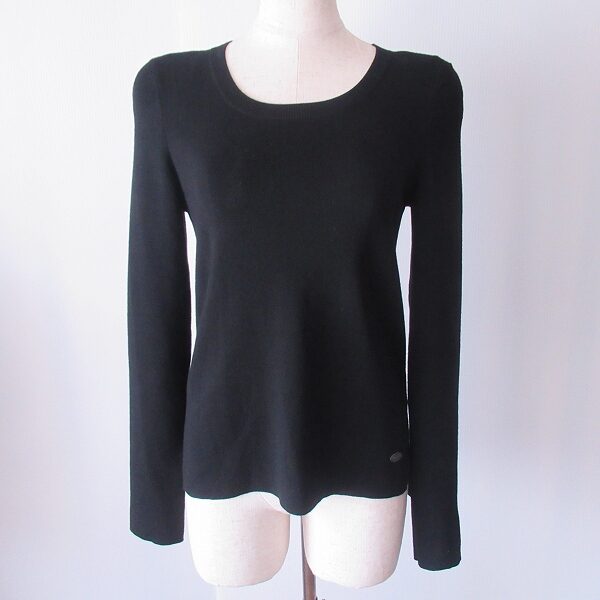 フォクシーのセーターを買取しました！ピタッと張り付くような繊細さ