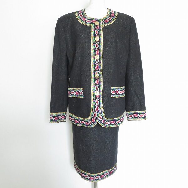 デニム調×スパンコール柄で感じよく！レオナールのセットアップを買取しました