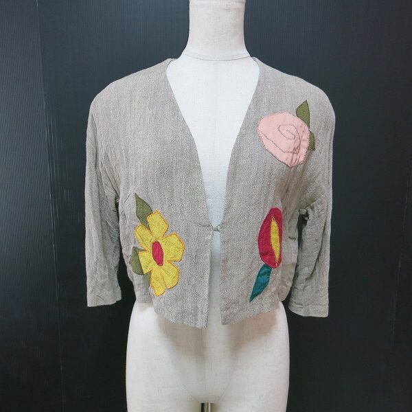 キュートなお花モチーフで存在感がある シビラのカーディガンを買取しました