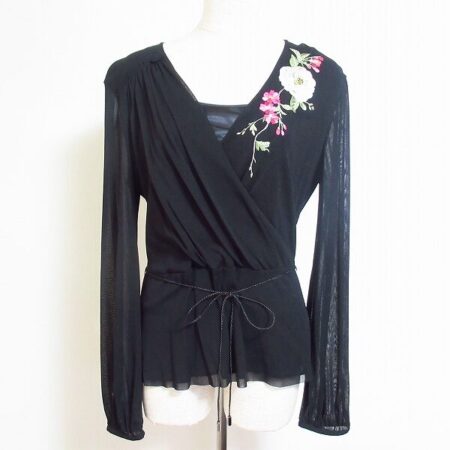 派手過ぎない花柄が嬉しい ヴィヴィアンタムのカットソーを買取しました