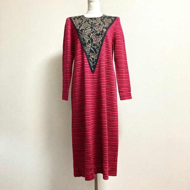 赤×黒でカッコよく決まる 斉藤都世子のワンピースを買取しました