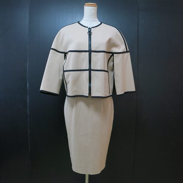 【アクリス】パイピング がシンプルおしゃれをつくりあげる！スカートスーツをお買取