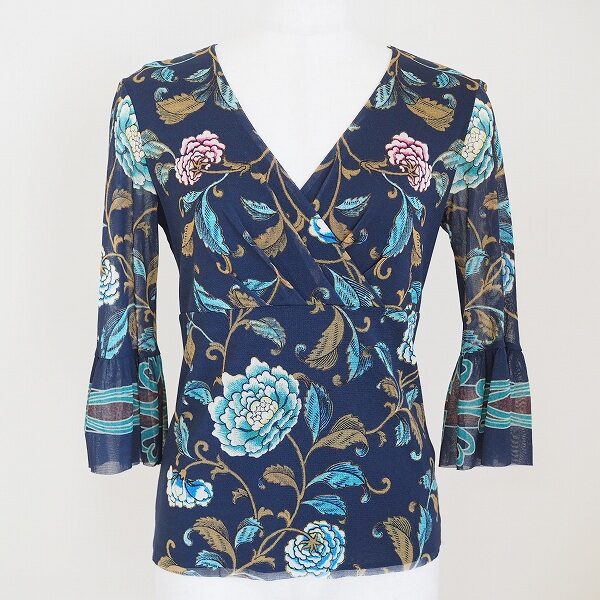 紺×水色で統一感を！ヴィヴィアンタムのカットソーを買取しました