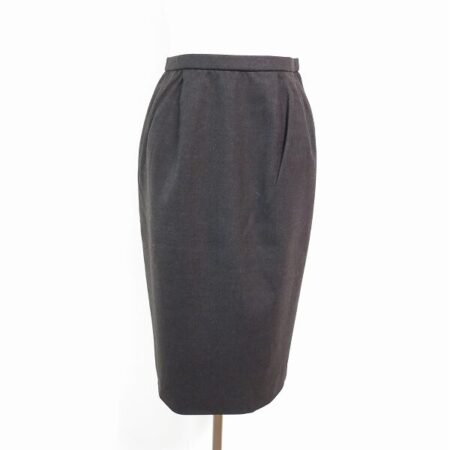 タイトなデザインが綺麗なレリアンのスカートを買取しました