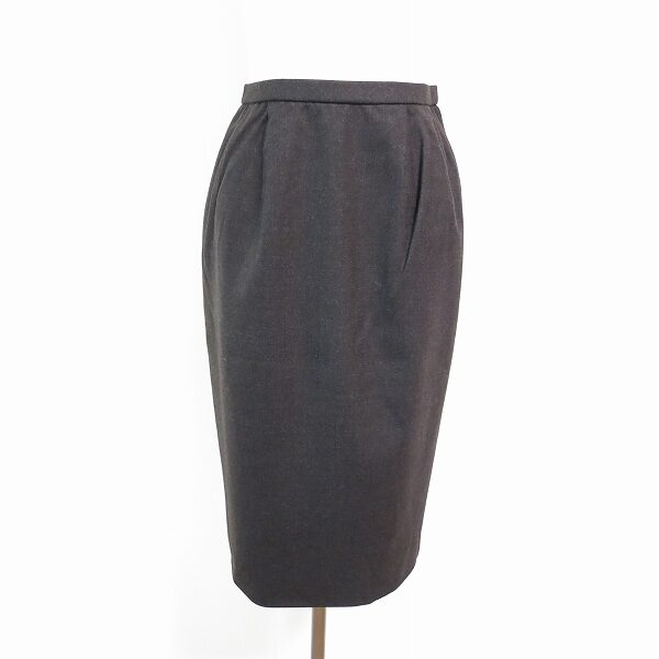 タイトなデザインが綺麗なレリアンのスカートを買取しました