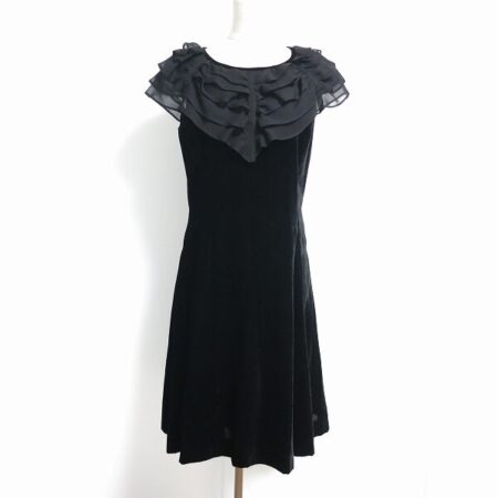 ベロアの光沢が綺麗なユキトリイのワンピースを買取しました