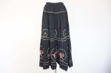 ピンクハウスのスカートを買取しました！黒×シックな花柄に魅了