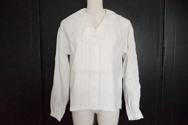 ピンクハウスのブラウスを買取しました！白ならではのさわやかさもある