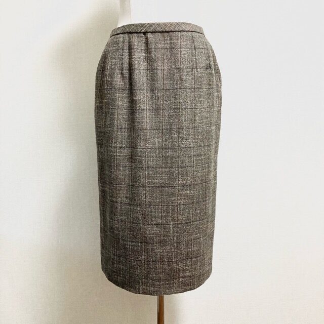 渋いチェックで味わいある雰囲気に！レリアンのスカートを買取しました