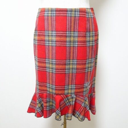 赤チェックがおしゃれで活動的な女性にしてくれる！伊太利屋のスカート