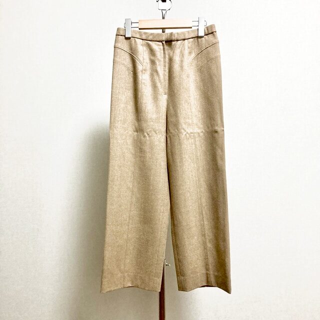 目立ち過ぎないセンターラインが嬉しい レリアンのパンツを買取しました