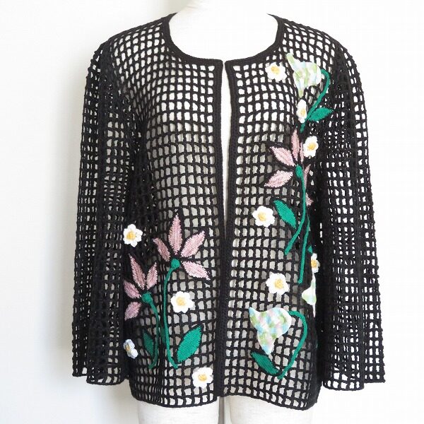 斉藤都世子のカーディガンを買取しました!黒と花モチーフのバランスがいい