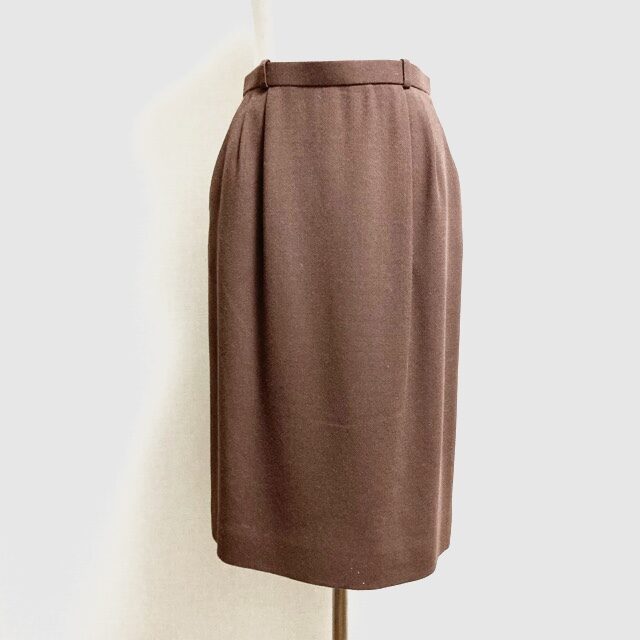 茶色×タイトで一味違うおしゃれを!レリアンのスカート